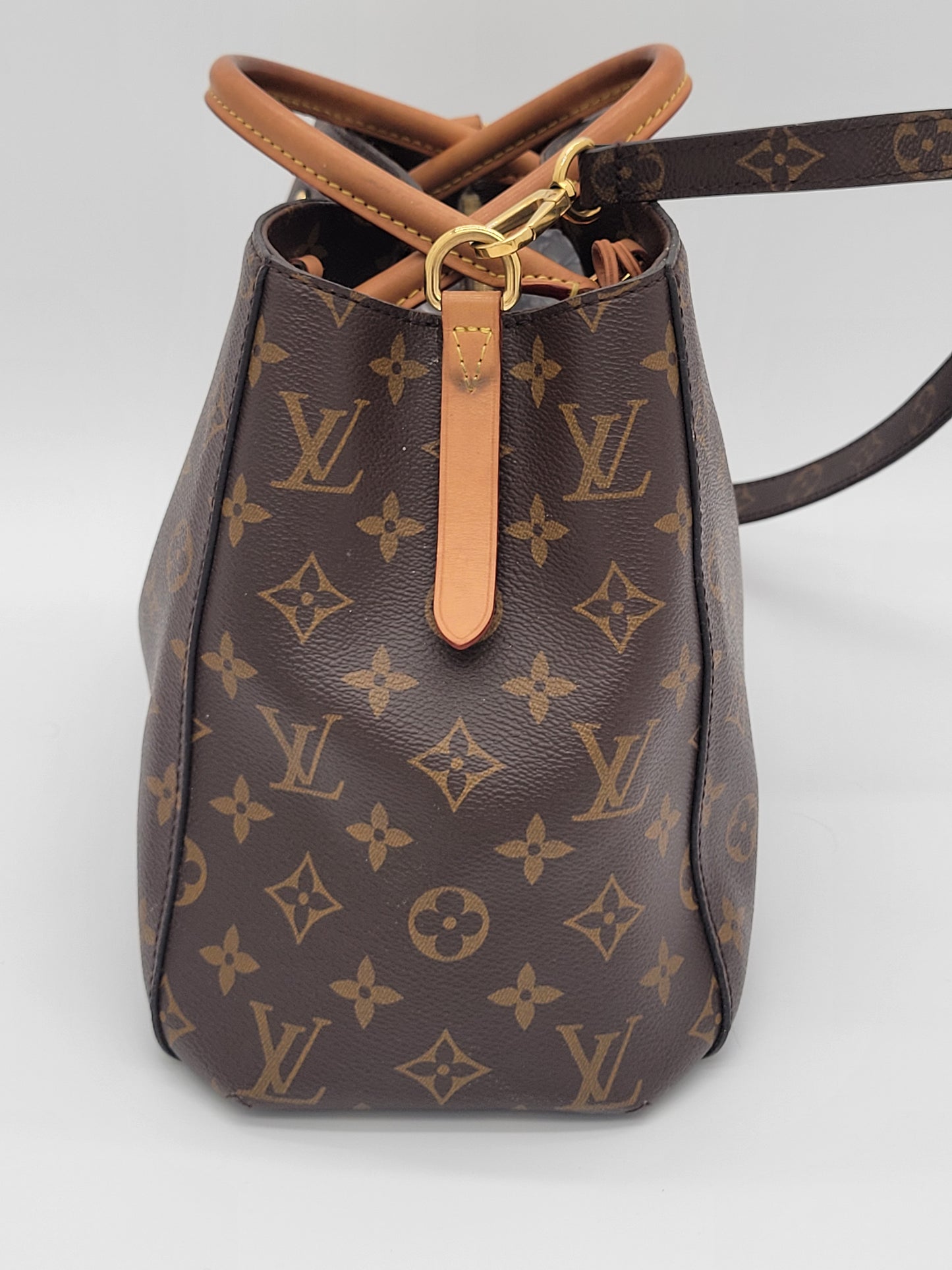 Louis Vuitton Montaigne MM — Monogram Canvas