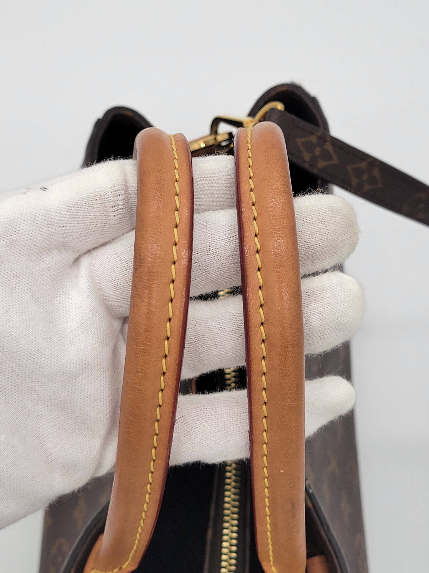 Louis Vuitton Montaigne MM — Monogram Canvas