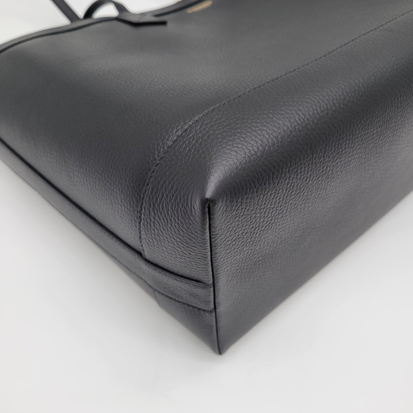 Burberry Medium Grainy Leather Tote Black-NWT