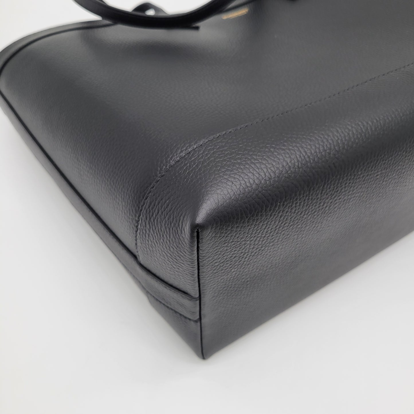 Burberry Medium Grainy Leather Tote Black-NWT