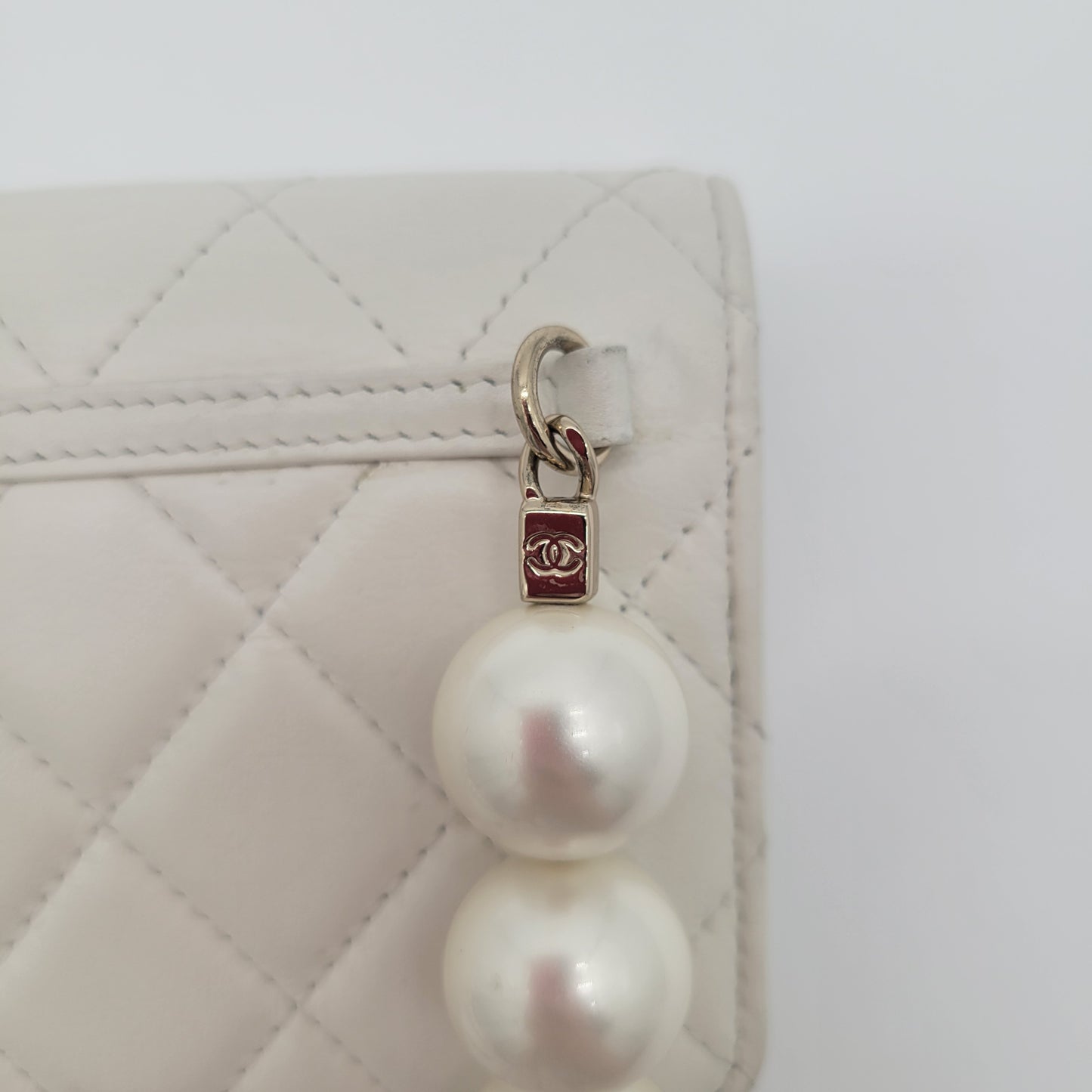 Calfskin Quilted Mini Maxi Pearls Wallet On Chain WOC White
