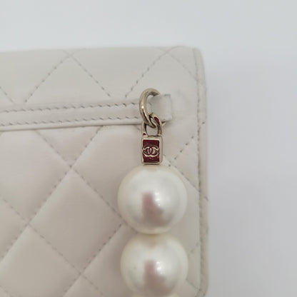 Calfskin Quilted Mini Maxi Pearls Wallet On Chain WOC White